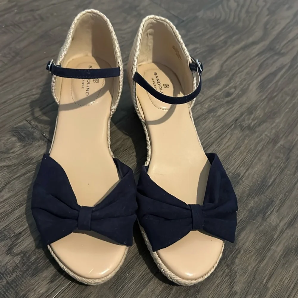 Bandolino Strap Bow Sandals - Picture 1 of 4